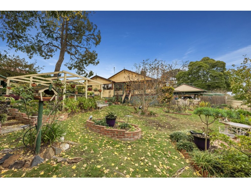 24 The Avenue, Ferntree Gully VIC 3156