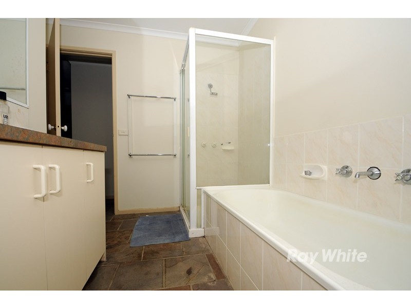 4 David Street, Hampton Park VIC 3976