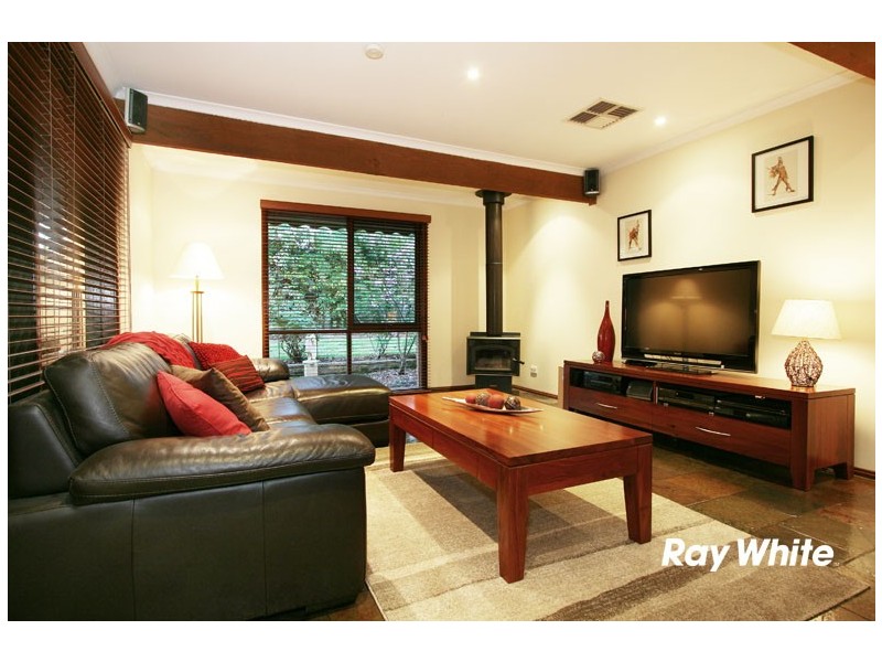 32 Merryn Grove, Wantirna South VIC 3152