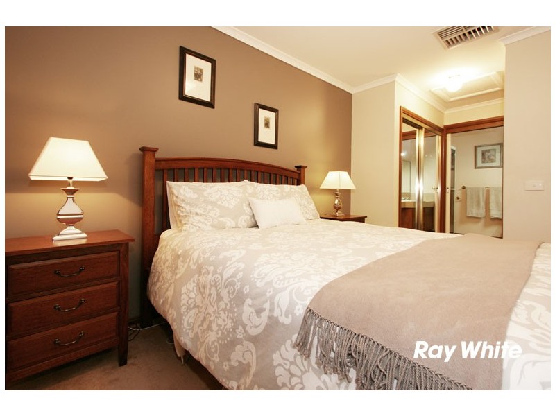 32 Merryn Grove, Wantirna South VIC 3152