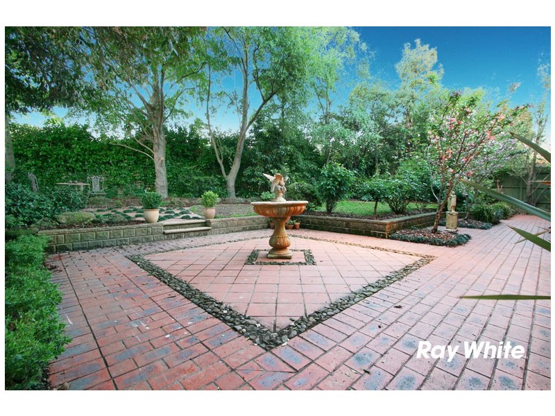 32 Merryn Grove, Wantirna South VIC 3152