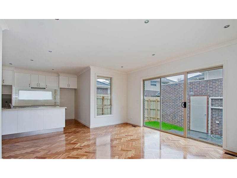 4/3 Pine Crescent, Boronia VIC 3155