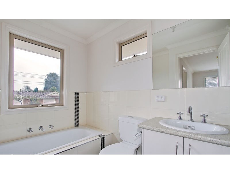 4/3 Pine Crescent, Boronia VIC 3155