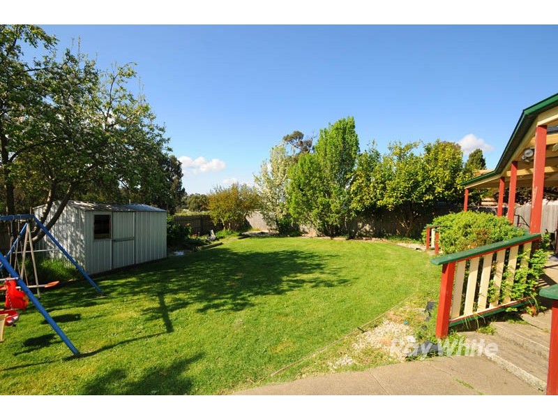 8 Apple Grove, Bayswater VIC 3153