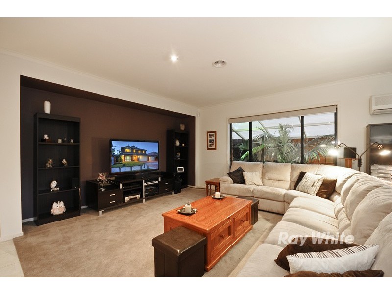 24 Earls Court, Wantirna South VIC 3152