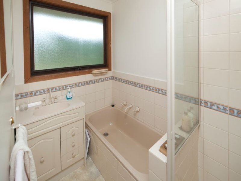 80 Begonia Avenue, Bayswater VIC 3153