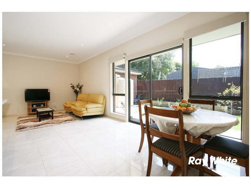 2/19 Monaro Close, Wantirna South VIC 3152