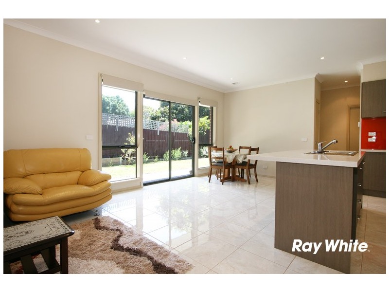 2/19 Monaro Close, Wantirna South VIC 3152