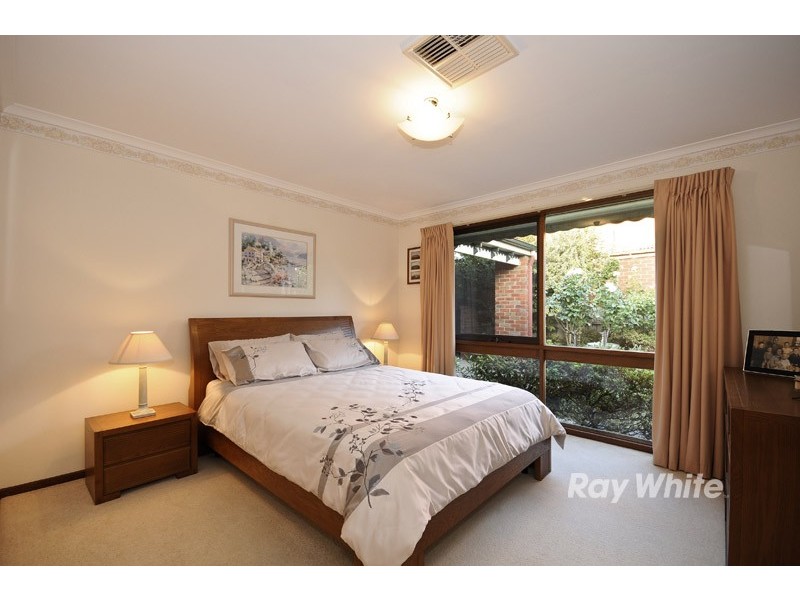 12 Kirrum Close, Wantirna South VIC 3152