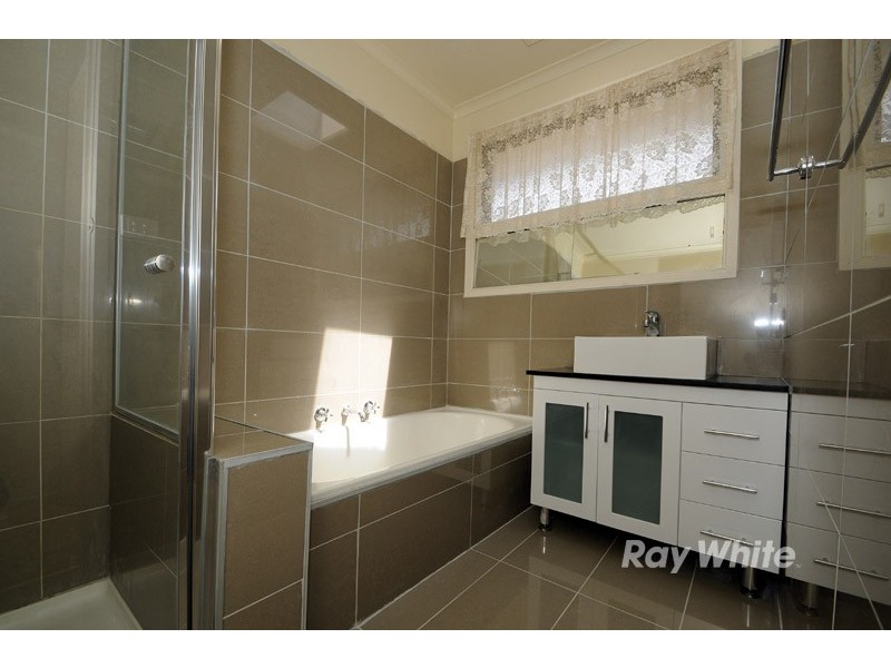 1/23 Allanfield Crescent, Wantirna South VIC 3152