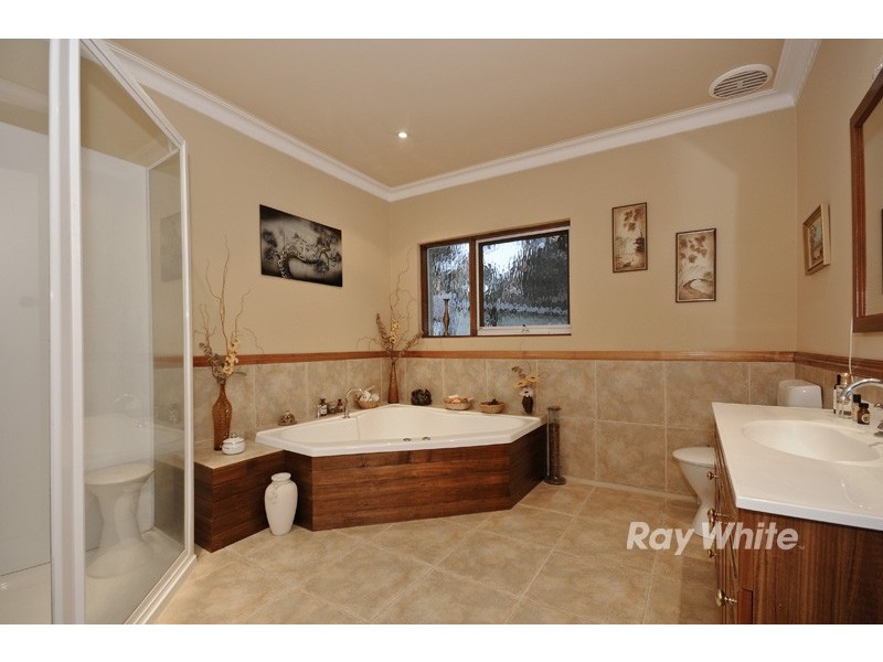 50 Coromandel Crescent, Knoxfield VIC 3180