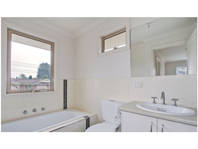 4/3 Pine Crescent, Boronia VIC 3155