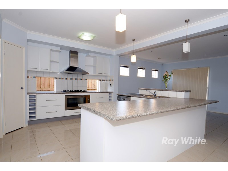 17 Riflebird Avenue, Narre Warren VIC 3805