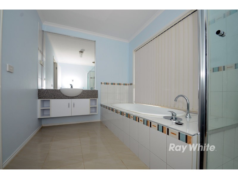 17 Riflebird Avenue, Narre Warren VIC 3805