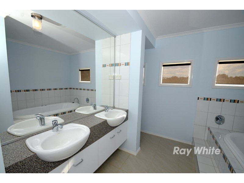 17 Riflebird Avenue, Narre Warren VIC 3805