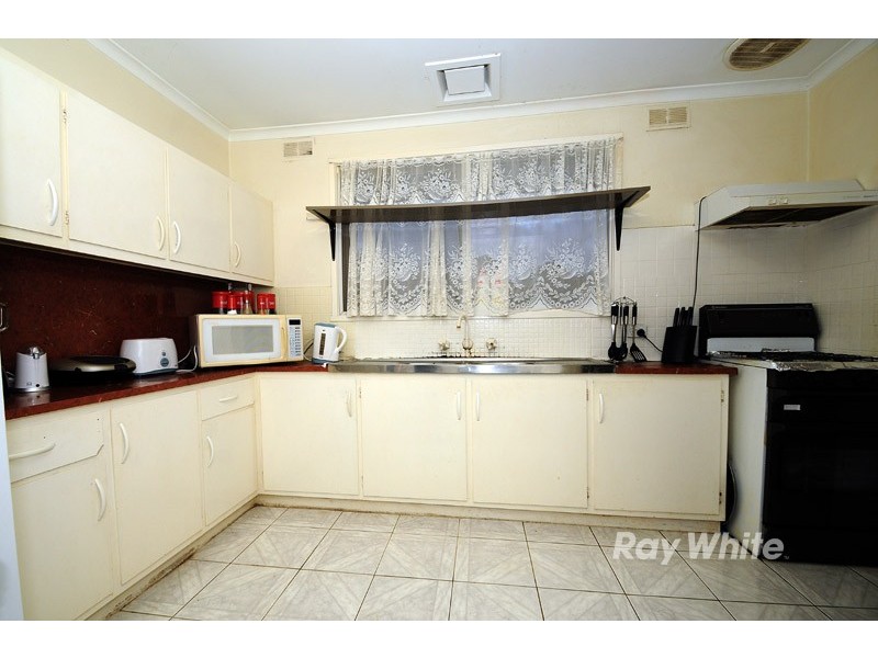 16 Beverley Street, Scoresby VIC 3179