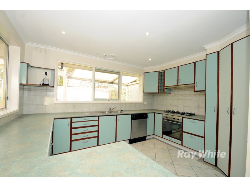 18 Dumfries Way, Wantirna VIC 3152