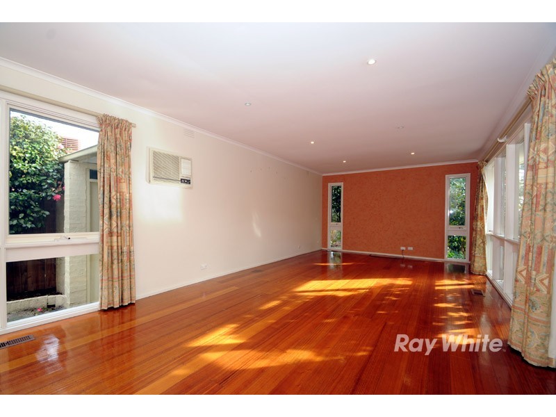 18 Dumfries Way, Wantirna VIC 3152