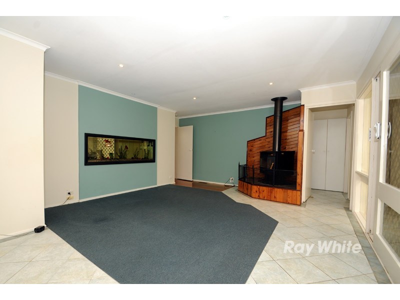 18 Dumfries Way, Wantirna VIC 3152