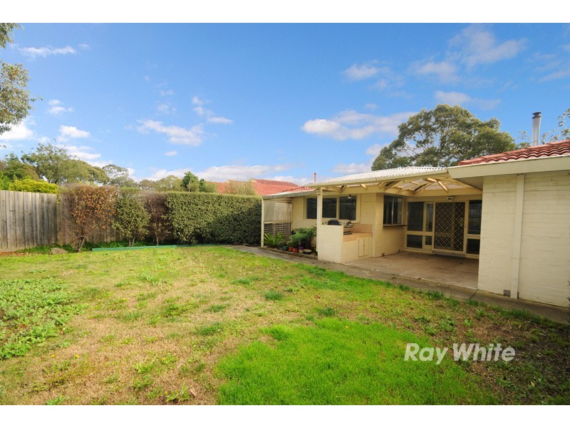18 Dumfries Way, Wantirna VIC 3152