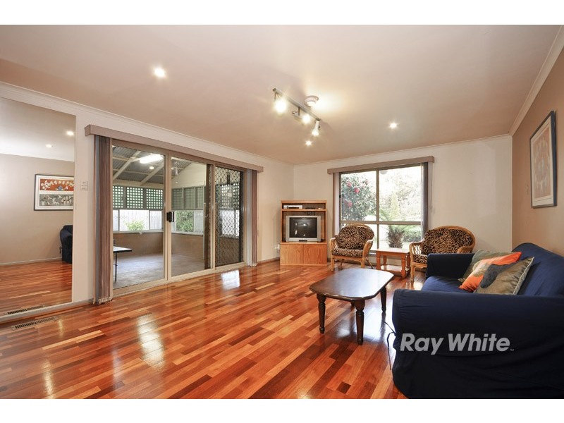 4 Sally Close, Wantirna South VIC 3152