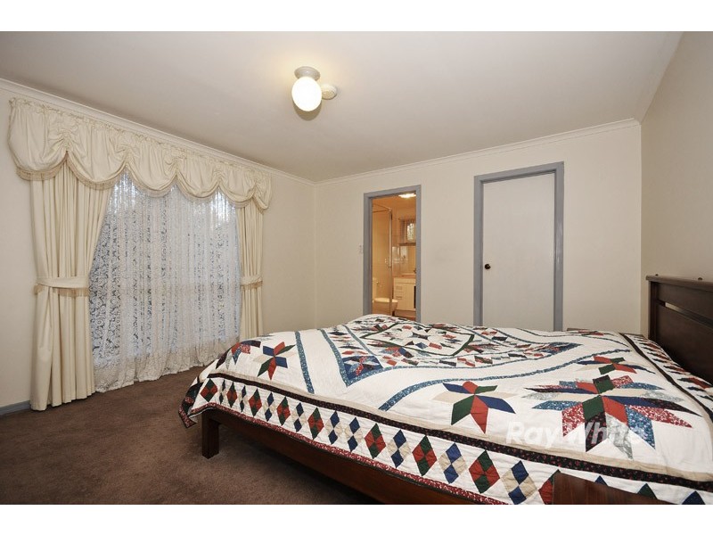 4 Sally Close, Wantirna South VIC 3152