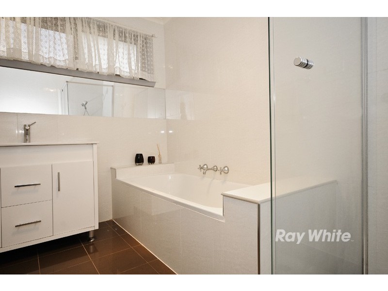 4 Sally Close, Wantirna South VIC 3152