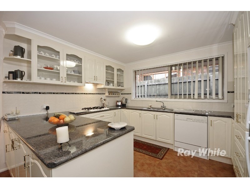 17 Lakewood Drive, Knoxfield VIC 3180