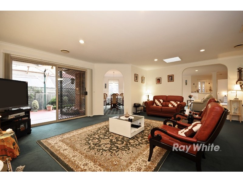 17 Lakewood Drive, Knoxfield VIC 3180