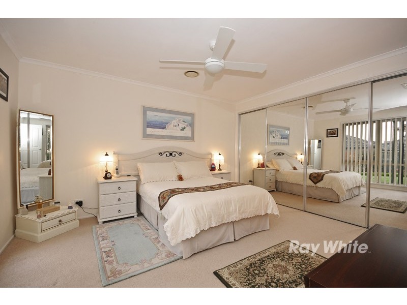 17 Lakewood Drive, Knoxfield VIC 3180