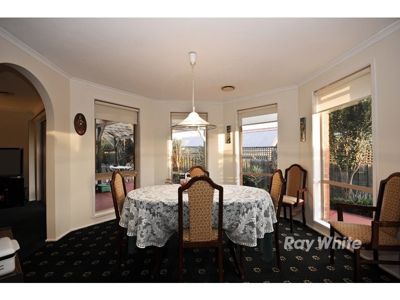 17 Lakewood Drive, Knoxfield VIC 3180