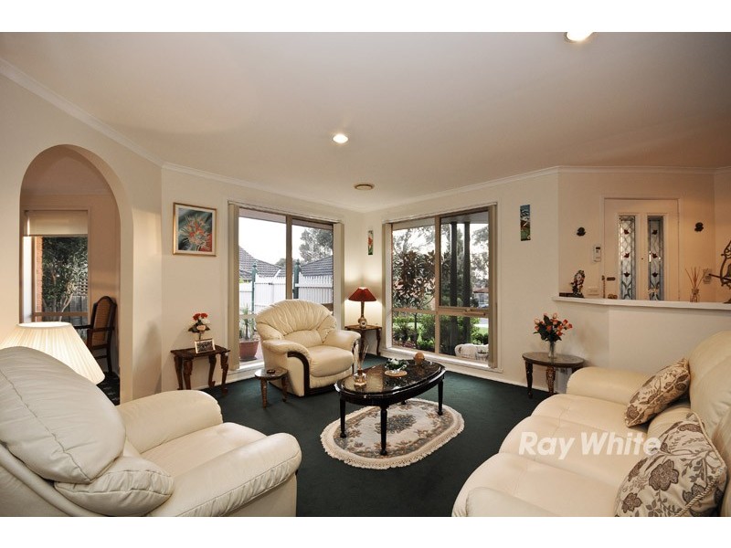 17 Lakewood Drive, Knoxfield VIC 3180