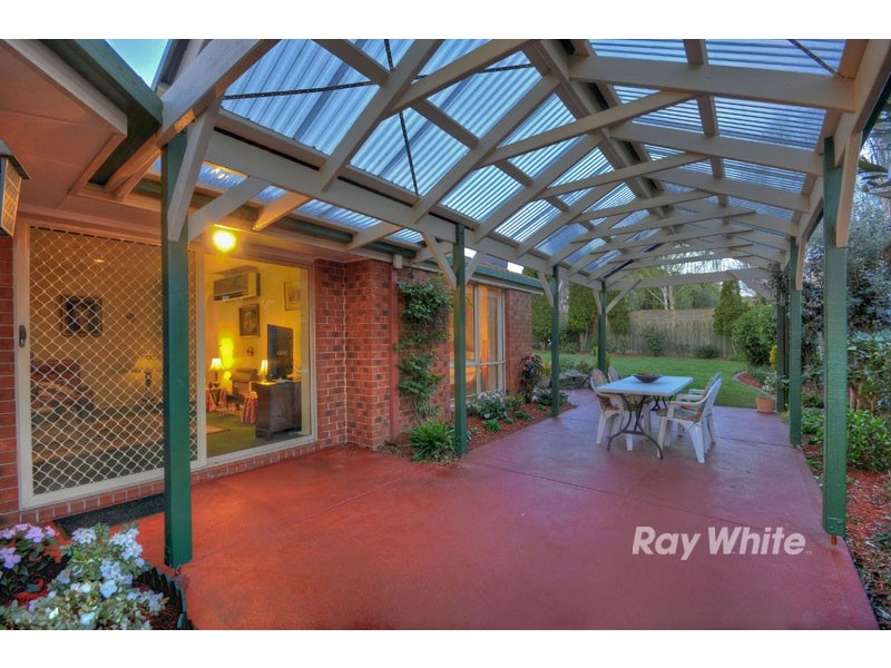 17 Lakewood Drive, Knoxfield VIC 3180