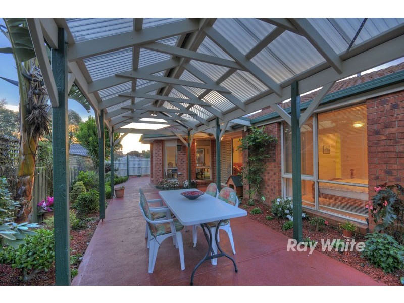 17 Lakewood Drive, Knoxfield VIC 3180