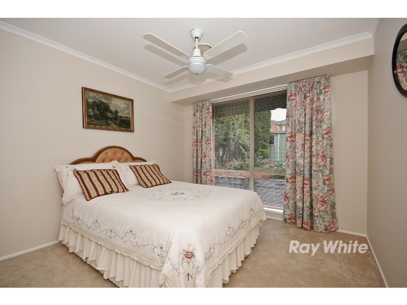 17 Lakewood Drive, Knoxfield VIC 3180