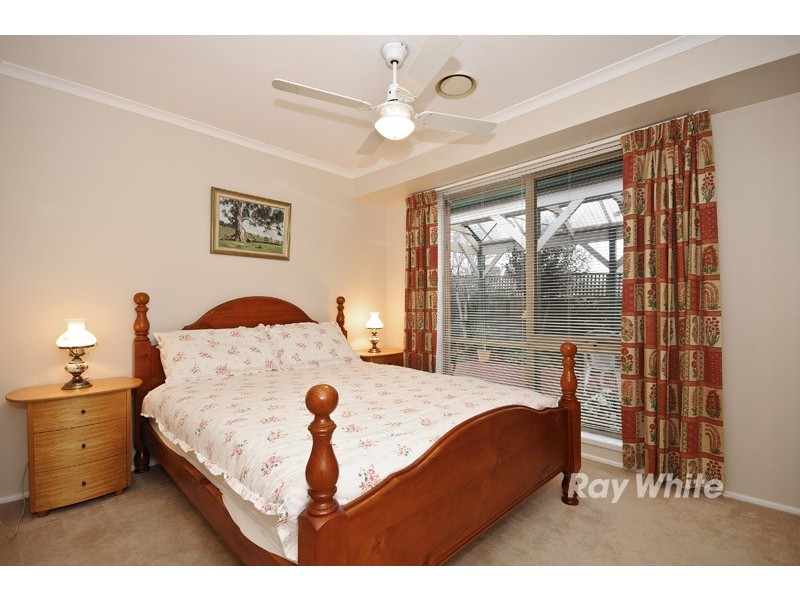 17 Lakewood Drive, Knoxfield VIC 3180