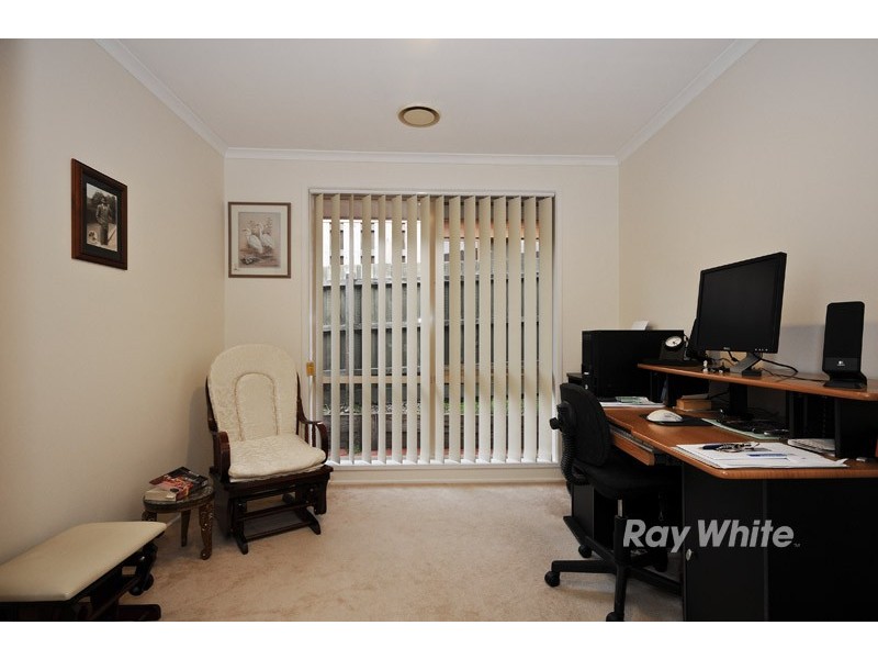 17 Lakewood Drive, Knoxfield VIC 3180