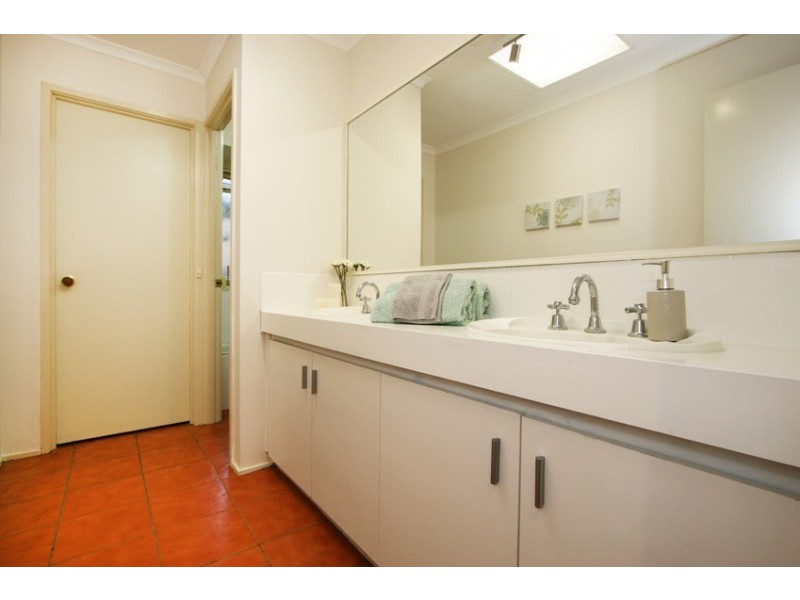 11 Walsh Avenue, Scoresby VIC 3179