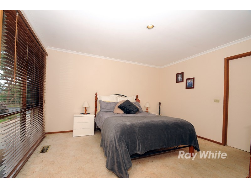 120 Fraser Crescent, Wantirna South VIC 3152