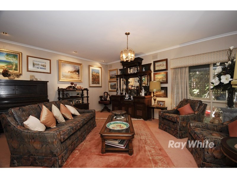 8 Coolomon Close, Wantirna South VIC 3152