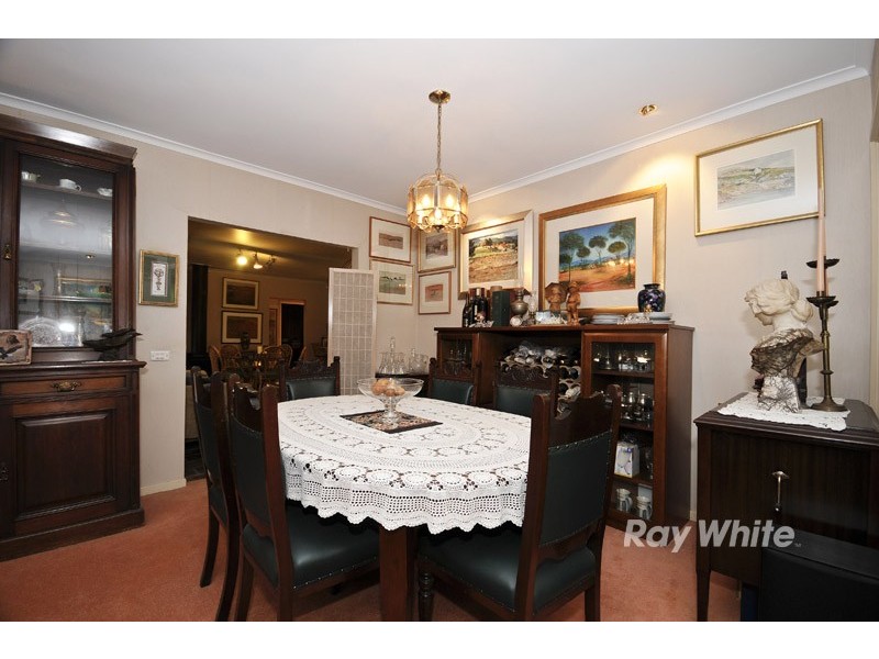 8 Coolomon Close, Wantirna South VIC 3152