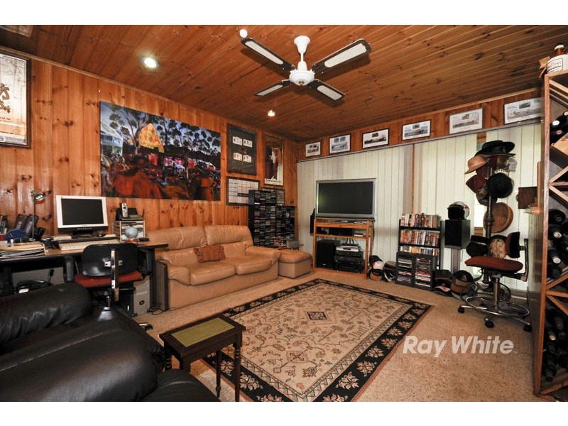 8 Coolomon Close, Wantirna South VIC 3152