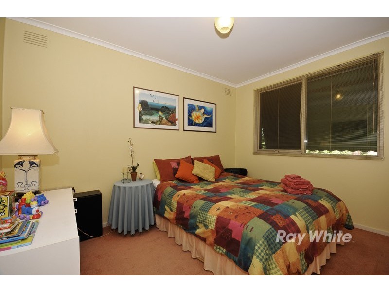 8 Coolomon Close, Wantirna South VIC 3152