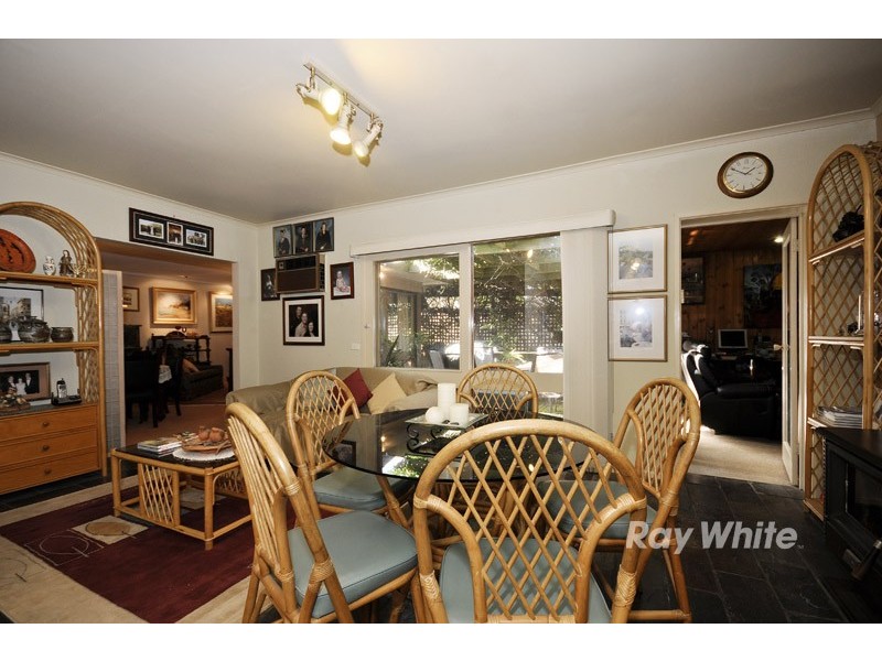 8 Coolomon Close, Wantirna South VIC 3152