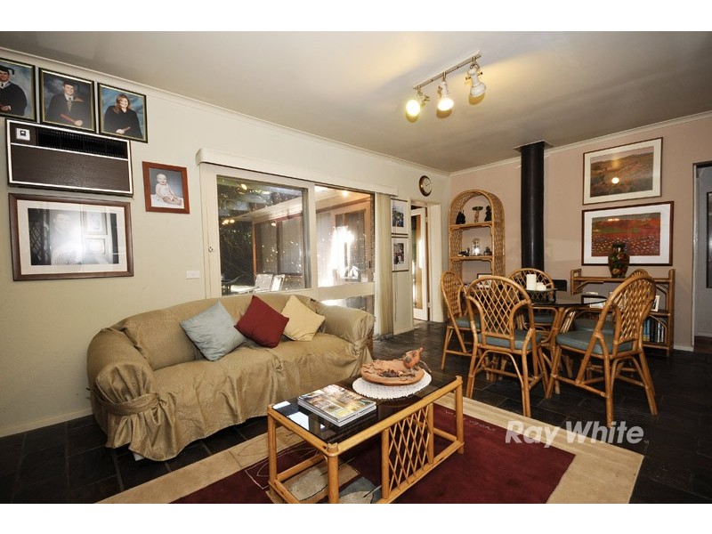 8 Coolomon Close, Wantirna South VIC 3152