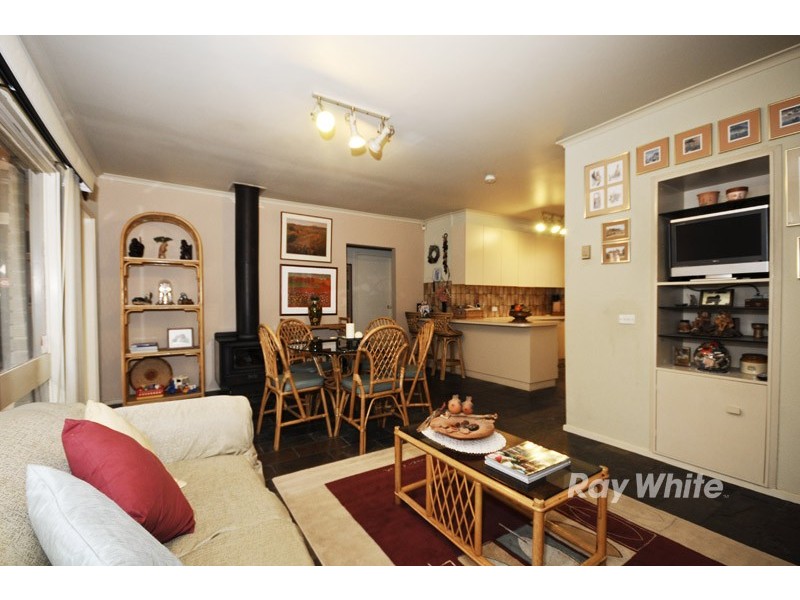 8 Coolomon Close, Wantirna South VIC 3152