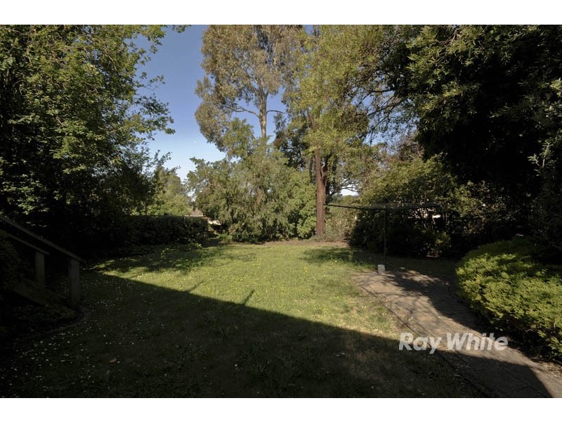 8 Coolomon Close, Wantirna South VIC 3152