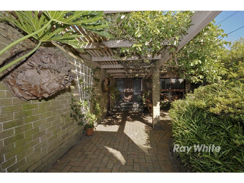 8 Coolomon Close, Wantirna South VIC 3152