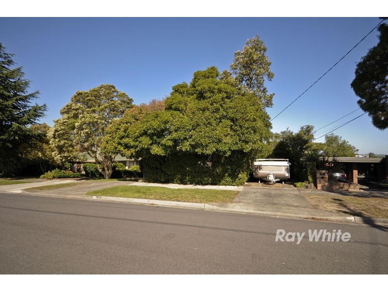 8 Coolomon Close, Wantirna South VIC 3152