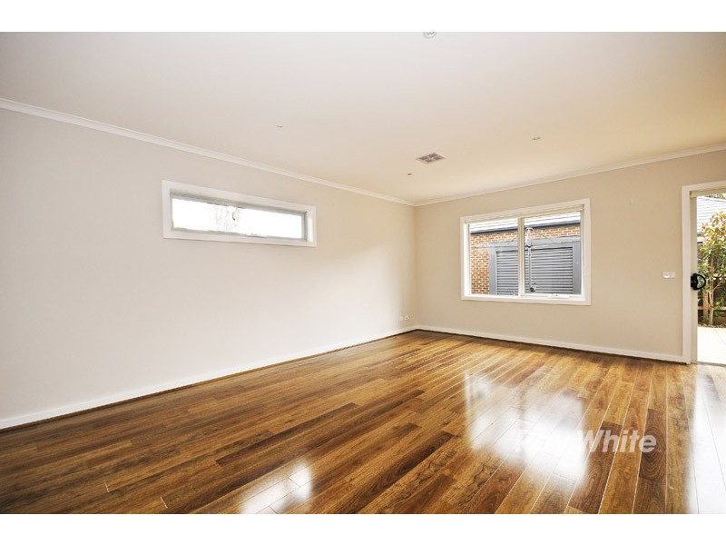 2/112 Harley Street North, Knoxfield VIC 3180